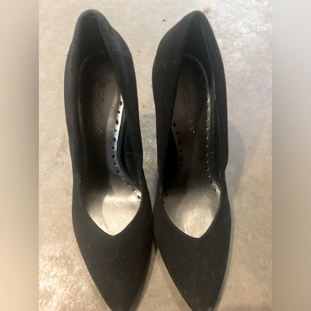 Black suede BCBG heels size 7 not worn